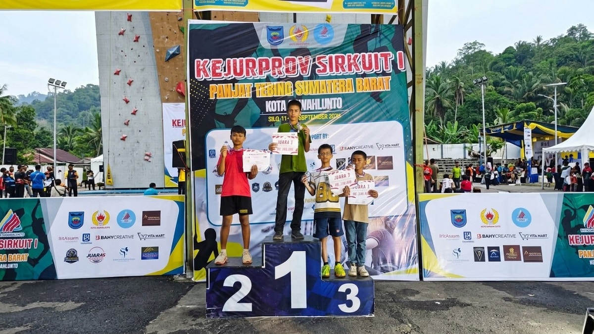 RImba Langit juara 1 Kejurprov I Panjat Tebing Sumbar di Sawahlunto. (dok. istimewa)