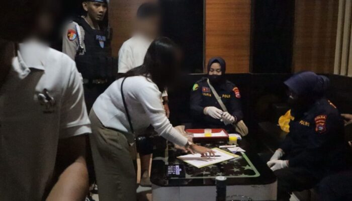 Lewat Jam Operasional, Sejumlah Pengunjung Hiburan Malam di Padang Diamankan
