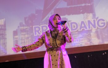 Peserta Bintang Radio 2026 di Satker RRI Padang, Alfiah Azzahra saat bernyanyi pada Jumat, 4 September 2026. (dok. istimewa)