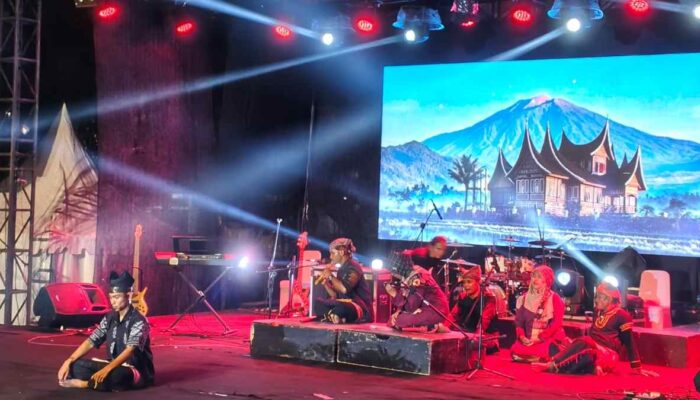 Dua Kesenian Agam Hidupkan Panggung PKD Saraso Fest 2026, dari Kisah Tupai Janjang hingga Talempong Uwaik-Uwaik