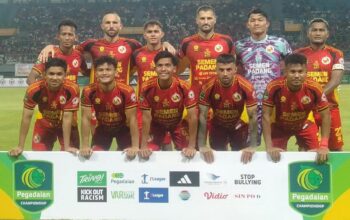 Skuat Semen Padang FC saat melawan PSIS. (dok. istimewa)