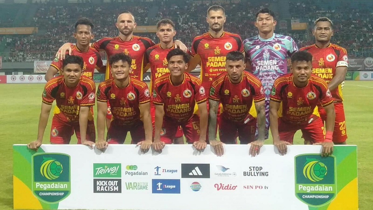Skuat Semen Padang FC saat melawan PSIS. (dok. istimewa)