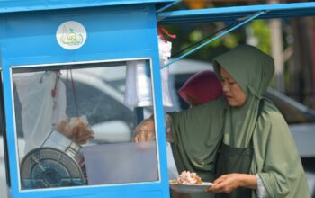 Usaha sarapan pagi Rika yang mendapat bantuan dari UPZ Semen Padang. (dok. istimewa)