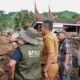 Wagub Sumbar, Vasko Ruseimy meninjau lokasi galodo di Kabupaten Solok. (dok. istimewa)
