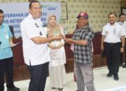 178 Pekerja Rentan Kategori Pedagang Terima Kartu BPJS Ketenagakerjaan