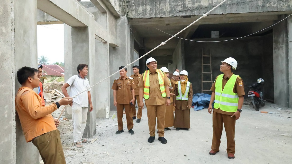 Wako Yota Balad sidak proses pembangunan RSUD Sadikin Pariaman. (dok. istimewa)