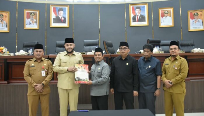 DPRD Padang Setujui Ranperda Pajak dan Retribusi Daerah, Fraksi Beri Sejumlah Catatan