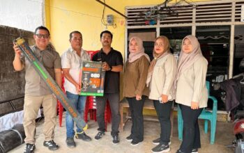 Tindak Lanjuti Aspirasi Warga, Andre Rosiade Salurkan Bantuan Tenda Kongsi Kematian-Mesin Potong Rumput di Batang Kabung
