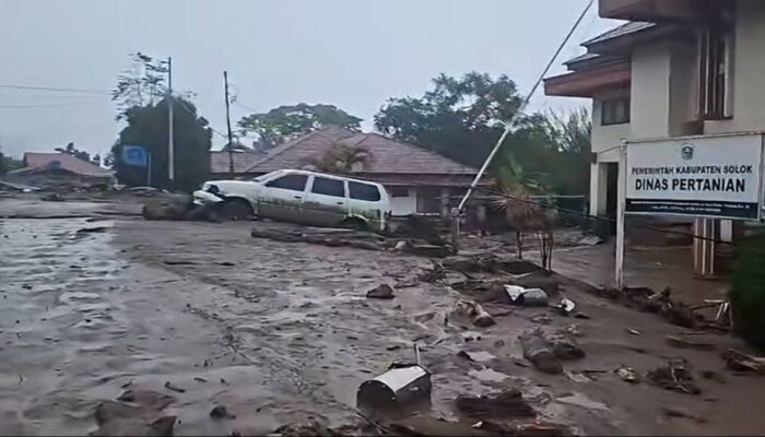 Banjir Bandang Terjang Arosuka, Pemkab Solok Tetapkan Status Tanggap Bencana