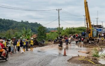 Jalan Kayu Aro Solok Kembali Dibuka, Kendaraan Berat masih Dilarang Melintas