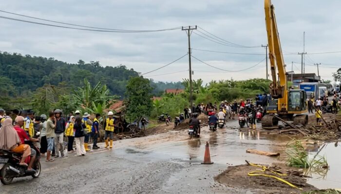 Jalan Kayu Aro Solok Kembali Dibuka, Kendaraan Berat masih Dilarang Melintas