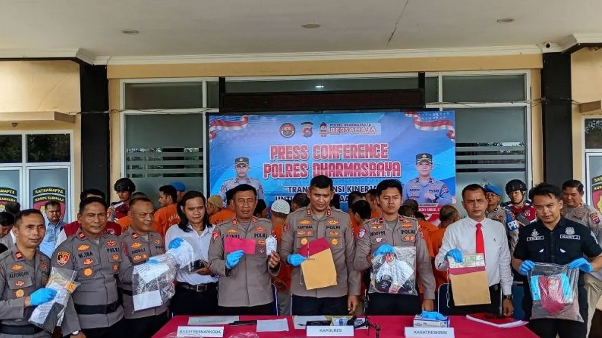 Pengungkapan kasus di Polres Dharmasraya. (dok. Antara)
