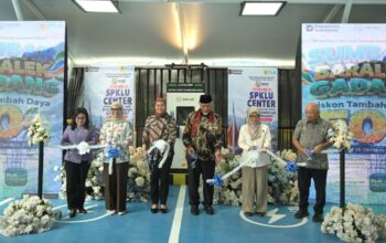 Gubernur Sumatera Barat Mahyeldi (Tengah) Meresmikan SPKLU di kantor PLN UID Padang. Kantor PLN UID, Padang, Kamis (01/10/2026). (Foto: Dok. Makopim/Adp)