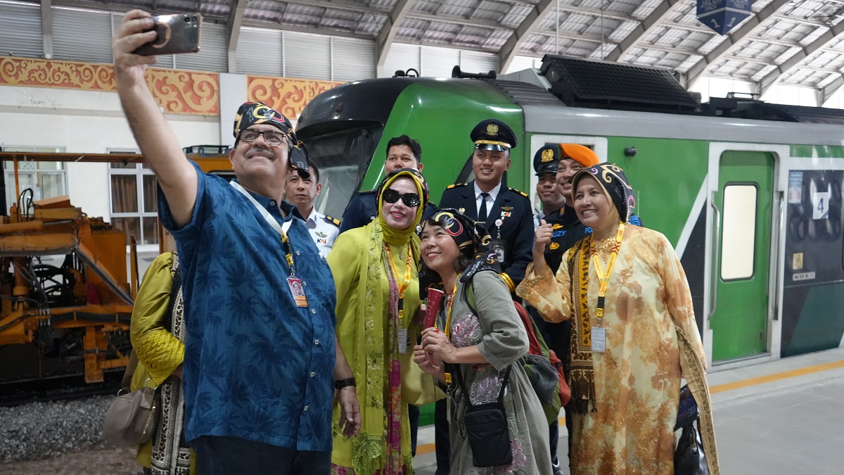 Penumpang WNA KAI Divre II Sumbar. (dok. istimewa)
