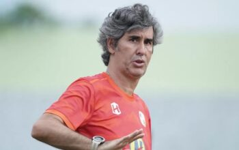Pernah Juara Liga 1, Stefano ‘Teco’ Cugurra Gantikan Nil Maizar di Semen Padang FC