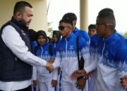 Wako Fadly Amran lepas atlet Kota Padang menuju Porprov XVI Sumbar. (dok. istimewa)